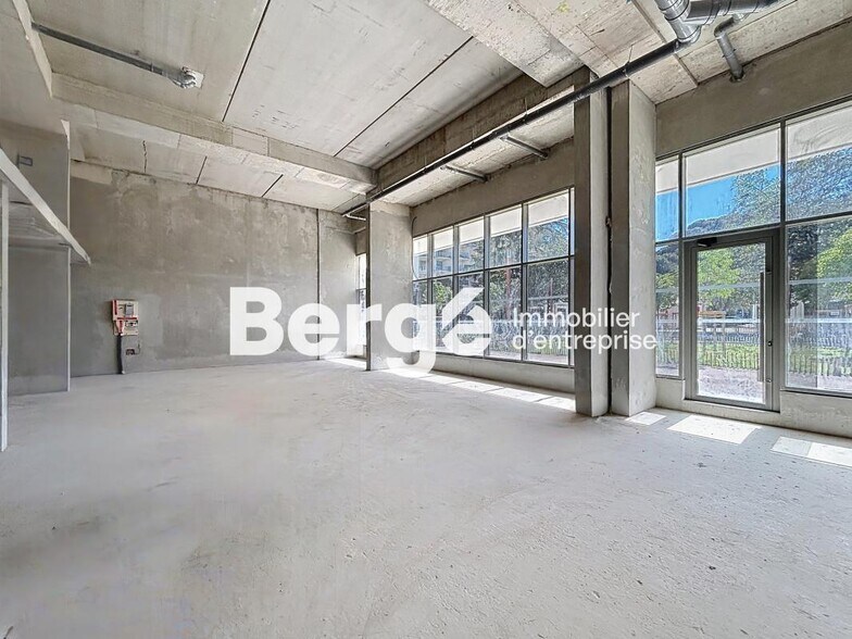 990 Avenue Du Général De Gaulle, Saint-Laurent-du-Var à vendre - Photo du bâtiment - Image 2 de 10