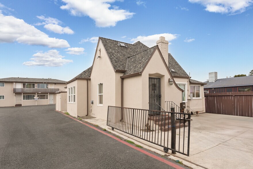 2090 Marina Blvd, San Leandro, CA à vendre - Photo du bâtiment - Image 2 de 29