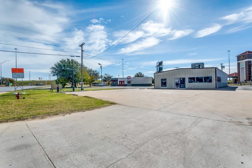 1481 E Main St, Eastland, TX à vendre - Photo du bâtiment - Image 2 de 11