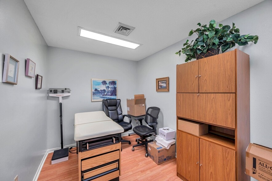 561 S Duncan Ave, Clearwater, FL for sale - Interior Photo - Image 3 of 11