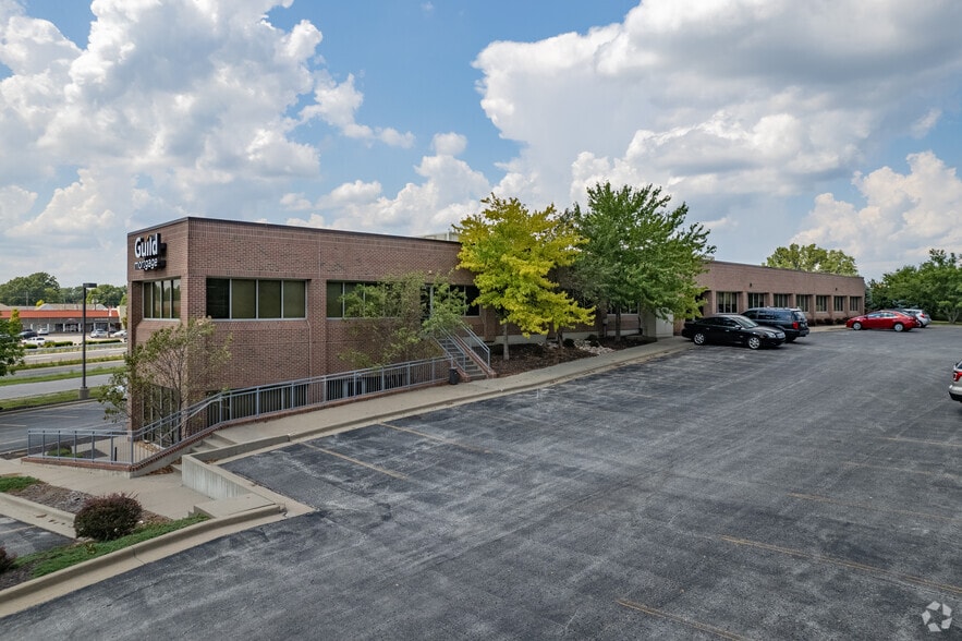 255 NW Blue Pky, Lee's Summit, MO for lease - Building Photo - Image 2 of 16