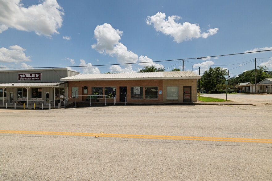 113 W Decatur St, Chico, TX for sale - Building Photo - Image 3 of 36