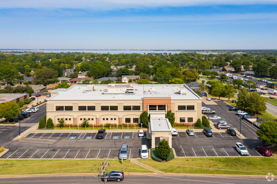 3705 NW 63rd St, Oklahoma City, OK à louer - Photo du bâtiment - Image 2 de 4