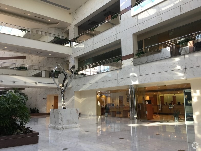 600 N Buffalo Grove Rd, Buffalo Grove, IL for lease - Interior Photo - Image 3 of 10