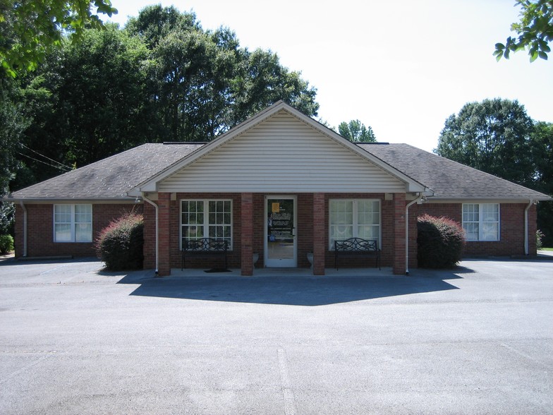 402 Doctors Dr, New Albany, MS à vendre - Photo principale - Image 1 de 1