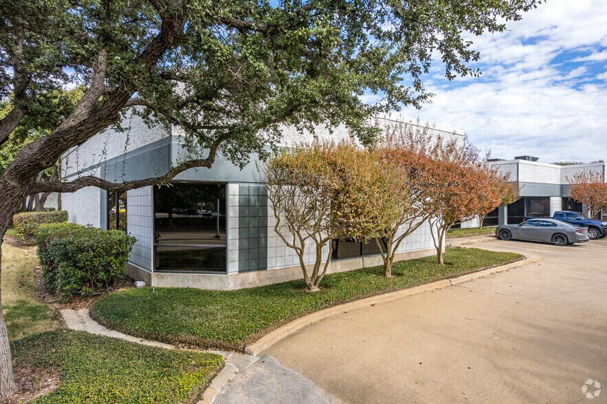 1800 N Glenville Dr, Richardson, TX à louer - Photo du bâtiment - Image 3 de 3