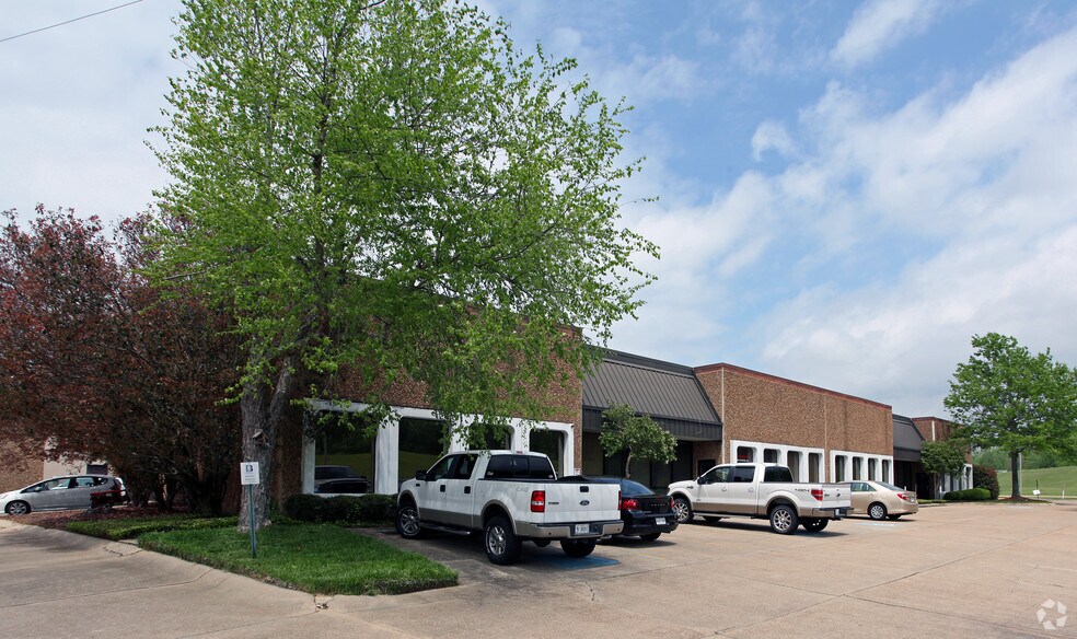 2 Old River Pl, Jackson, MS for lease - Primary Photo - Image 1 of 2