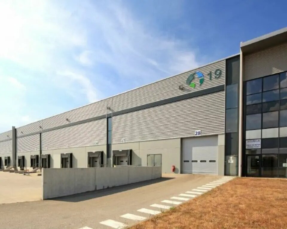 Industrial in Saint-Quentin-Fallavier for lease Building Photo- Image 1 of 4