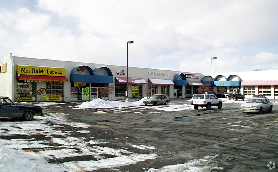 161-169 N Groesbeck Hwy, Mount Clemens, MI for lease - Primary Photo - Image 2 of 2