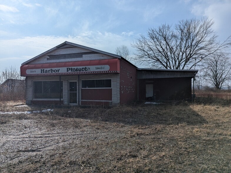 2416 E Huron Rd, Au Gres, MI for sale - Building Photo - Image 1 of 21