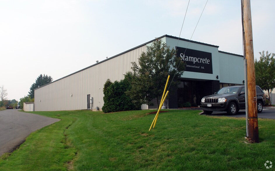325 Commerce Blvd, Liverpool, NY for sale - Building Photo - Image 2 of 10