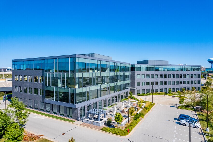 10100 W Innovation Dr, Wauwatosa, WI à louer - Photo du bâtiment - Image 3 de 15