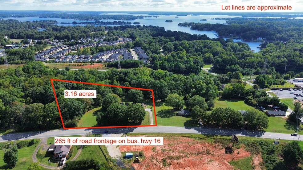 8 Acres On Business Hwy 16 portfolio of 3 properties for sale on LoopNet.ca - Building Photo - Image 2 of 9