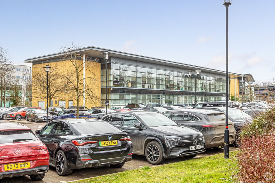 Falcon Way, Welwyn Garden City à louer - Photo du bâtiment - Image 3 de 12