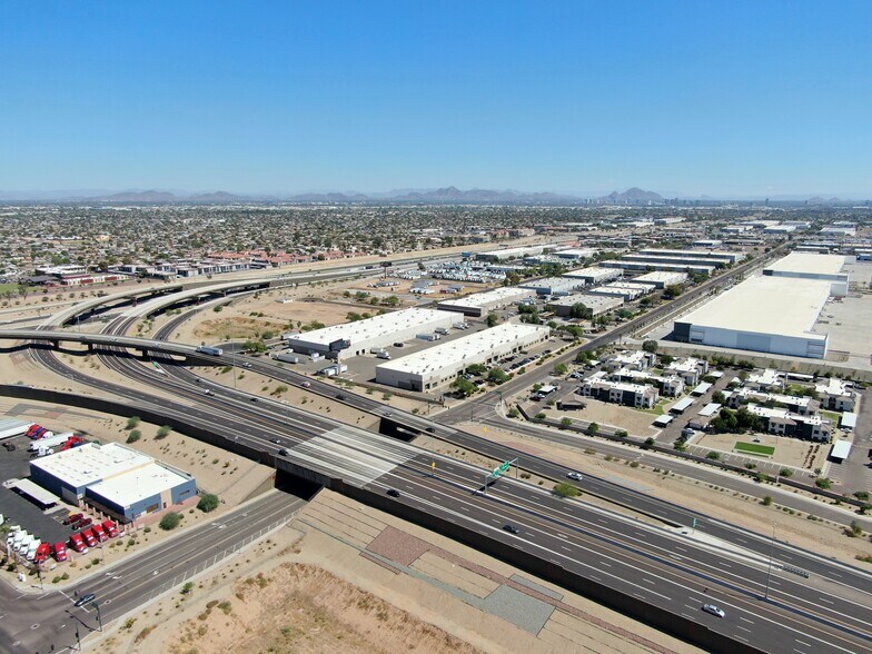 5701 W Latham St, Phoenix, AZ à louer - Photo du bâtiment - Image 2 de 7