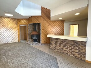 21 E Waldo Blvd, Manitowoc, WI for lease Interior Photo- Image 1 of 4