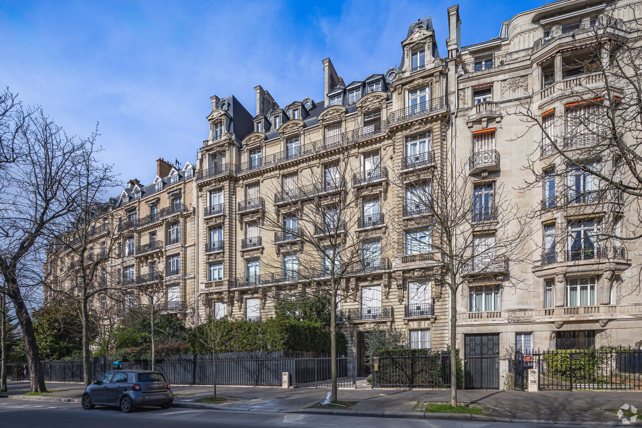 Multifamily in Paris for sale Building Photo- Image 1 of 8