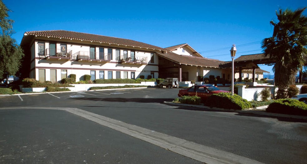 16689 Foothill Blvd, Fontana, CA for lease - Building Photo - Image 3 of 21