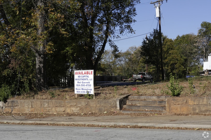 300 N Church St, Spartanburg, SC à vendre - Photo du bâtiment - Image 2 de 32