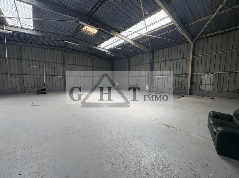 Industrial in Moissy-Cramayel for sale - Interior Photo - Image 3 of 4