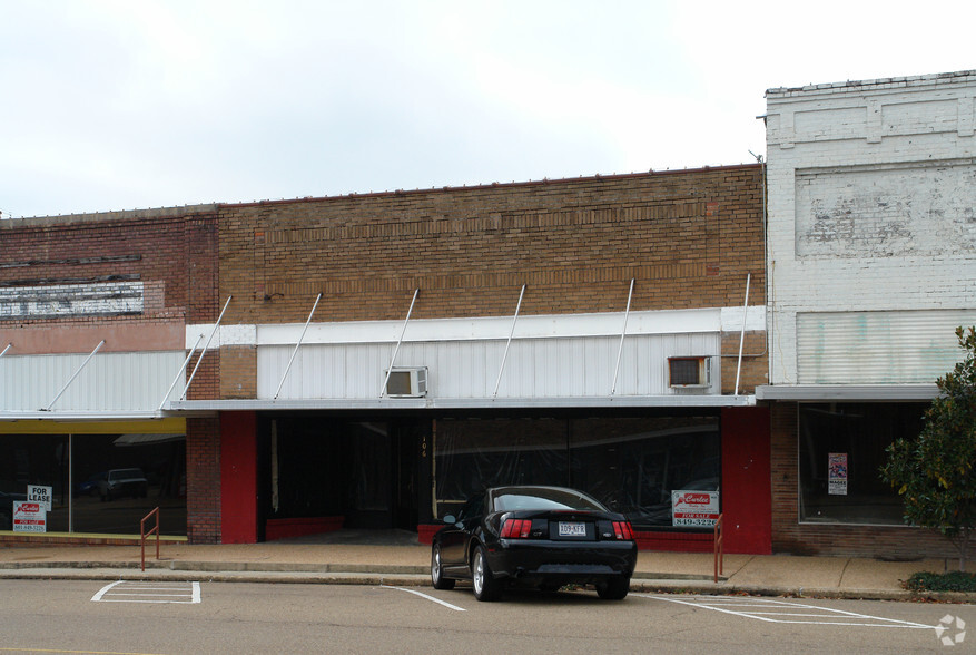 106 N Main Ave, Magee, MS à vendre - Photo principale - Image 1 de 1