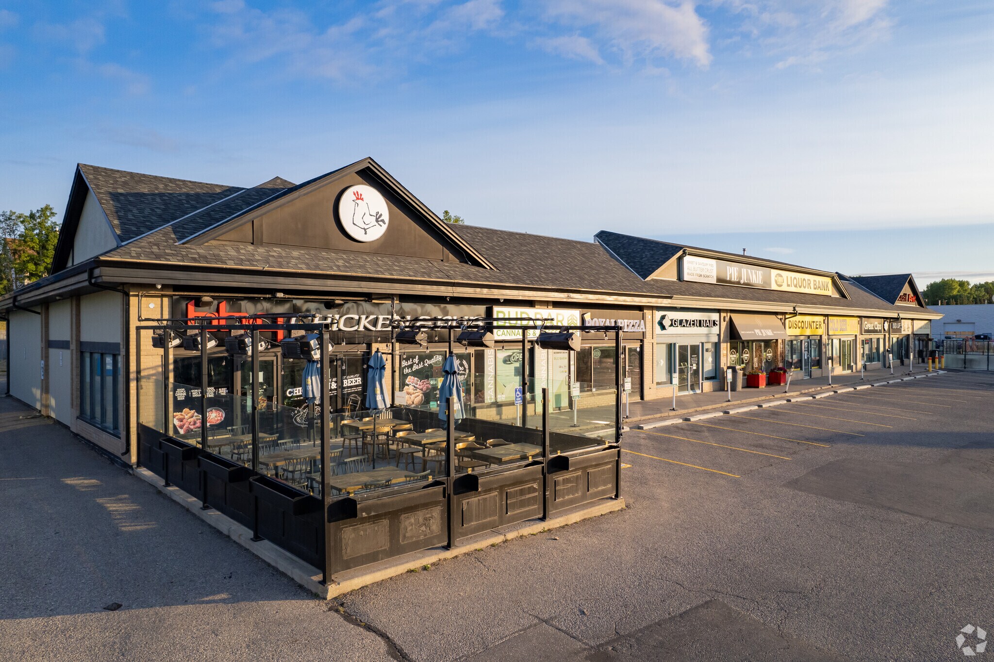 806-838 Crowfoot Cres NW, Calgary, AB à vendre Photo principale- Image 1 de 1