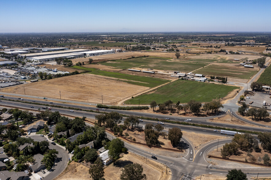 10326 Walnut Ave, Galt, CA for sale - Building Photo - Image 3 of 5