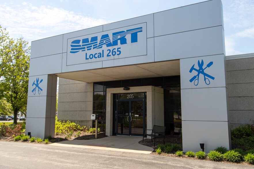 205 Alexandra Way, Carol Stream, IL à vendre - Photo du bâtiment - Image 2 de 12