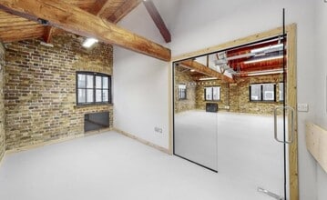 13 Mill St, London for lease Interior Photo- Image 2 of 10