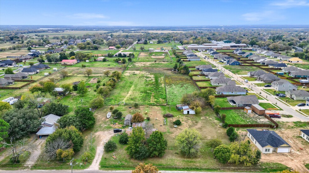 305 Swaha Dr, Tioga, TX for sale - Building Photo - Image 3 of 19