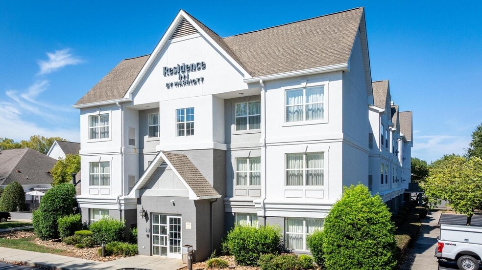 16830 Kenton Dr, Cornelius, NC for sale - Building Photo - Image 2 of 5