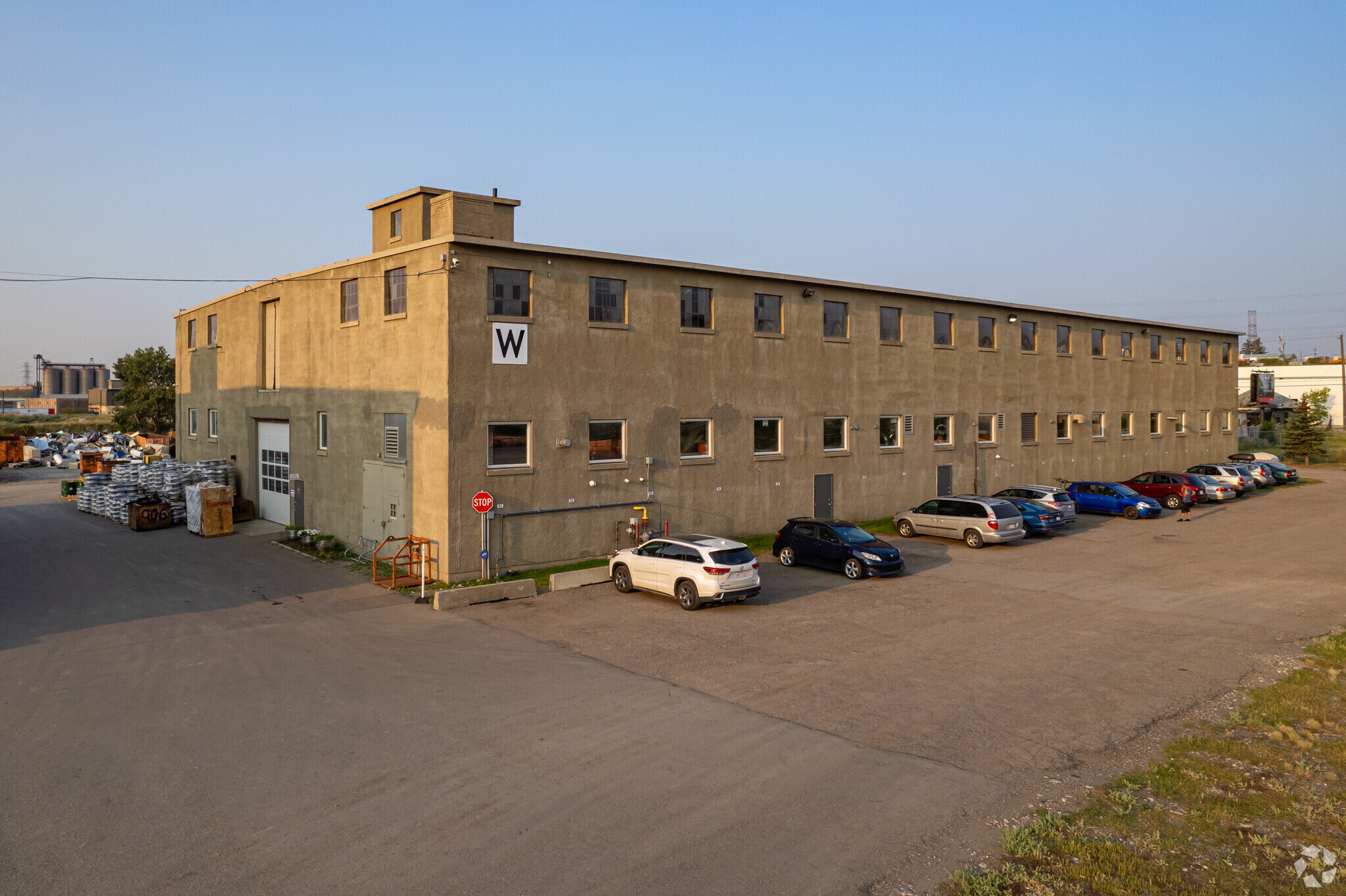 2828 Bonnybrook Rd SE, Calgary, AB for sale Primary Photo- Image 1 of 1