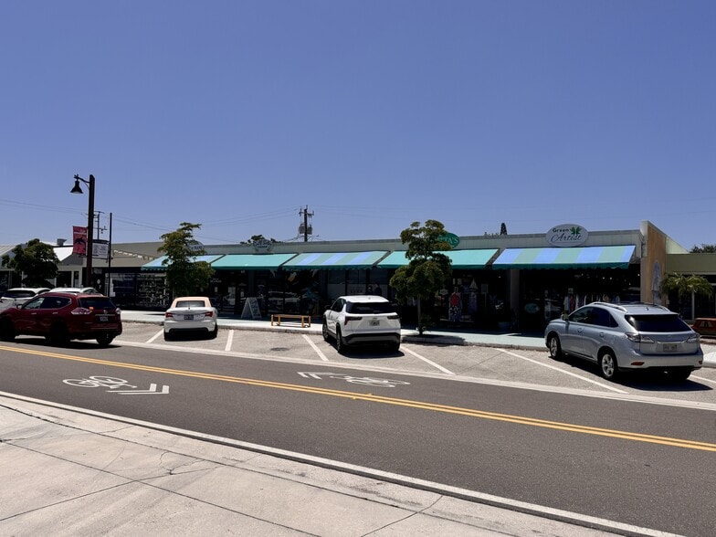 452 W Dearborn St, Englewood, FL for lease - Building Photo - Image 2 of 7