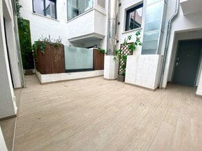 Calle del Ferrocarril, Madrid, Madrid for lease Interior Photo- Image 2 of 12
