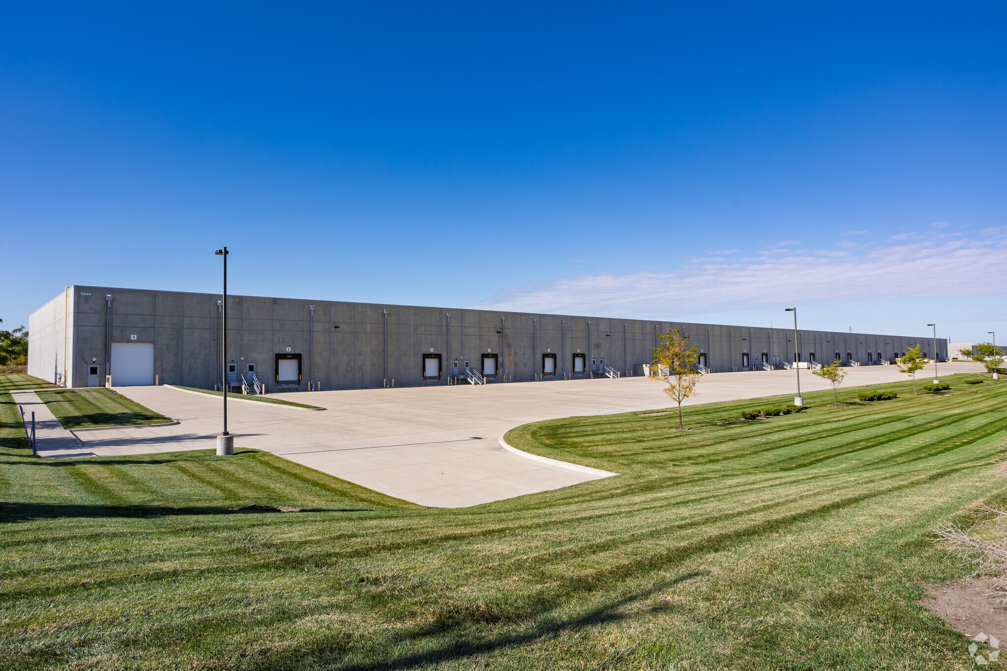 5844 NE 19th St, Des Moines, IA for lease Primary Photo- Image 1 of 5