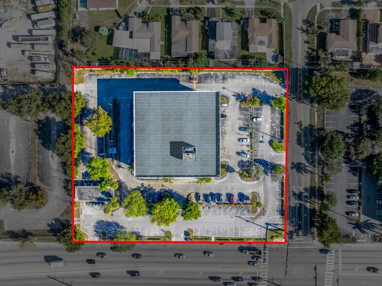 3661 W Oakland Park Blvd, Lauderdale Lakes, FL à louer - Photo du bâtiment - Image 3 de 19