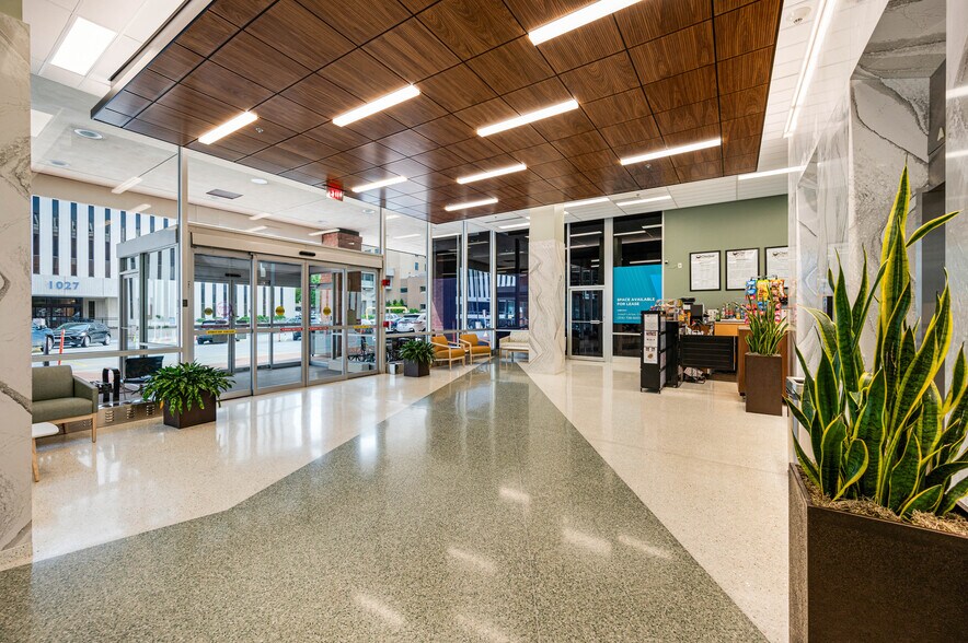 1035 Bellevue Ave, Richmond Heights, MO à louer - Photo intérieure - Image 3 de 6