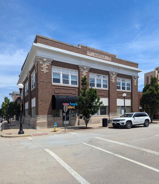 701 Monroe Ave, Charleston, IL à vendre - Photo du bâtiment - Image 1 de 9