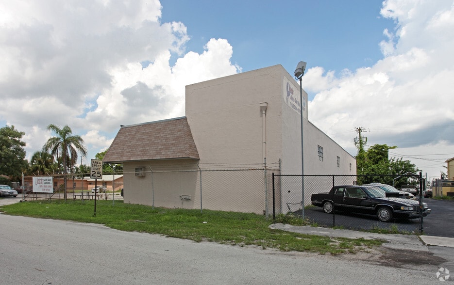101 NW 43rd St, Oakland Park, FL for sale - Building Photo - Image 2 of 4