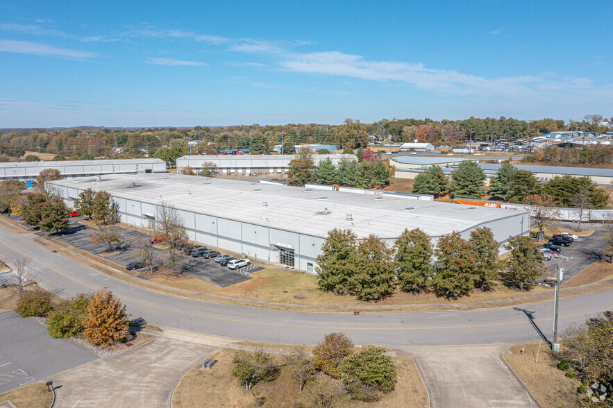 740-760 Hickory Industrial Dr, Old Hickory, TN for lease - Building Photo - Image 3 of 4