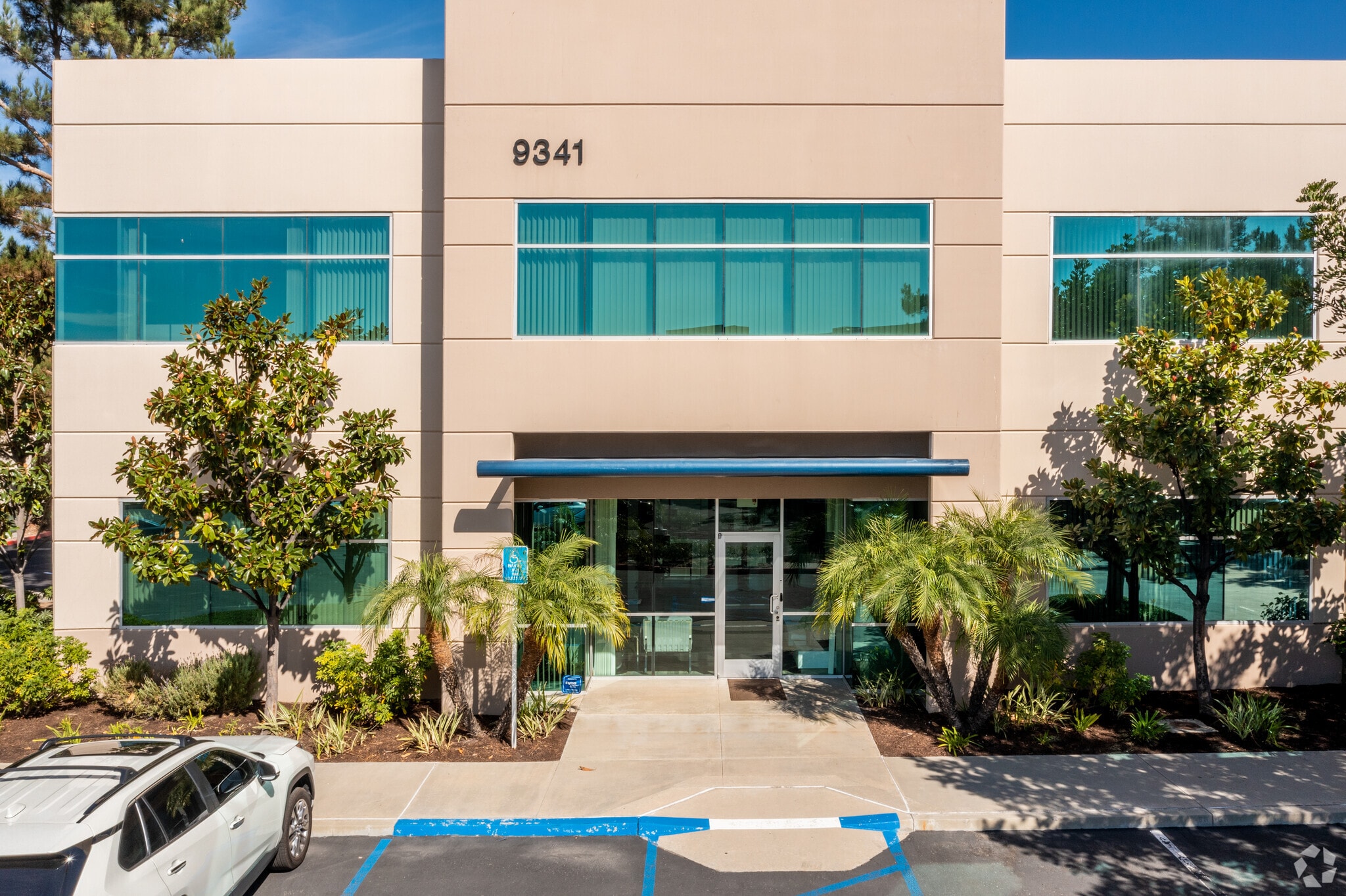 9341 Irvine Blvd, Irvine, CA à louer Photo principale- Image 1 de 7