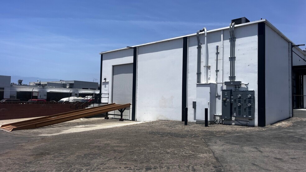 3860 E Main St, Ventura, CA à louer - Photo du bâtiment - Image 3 de 33