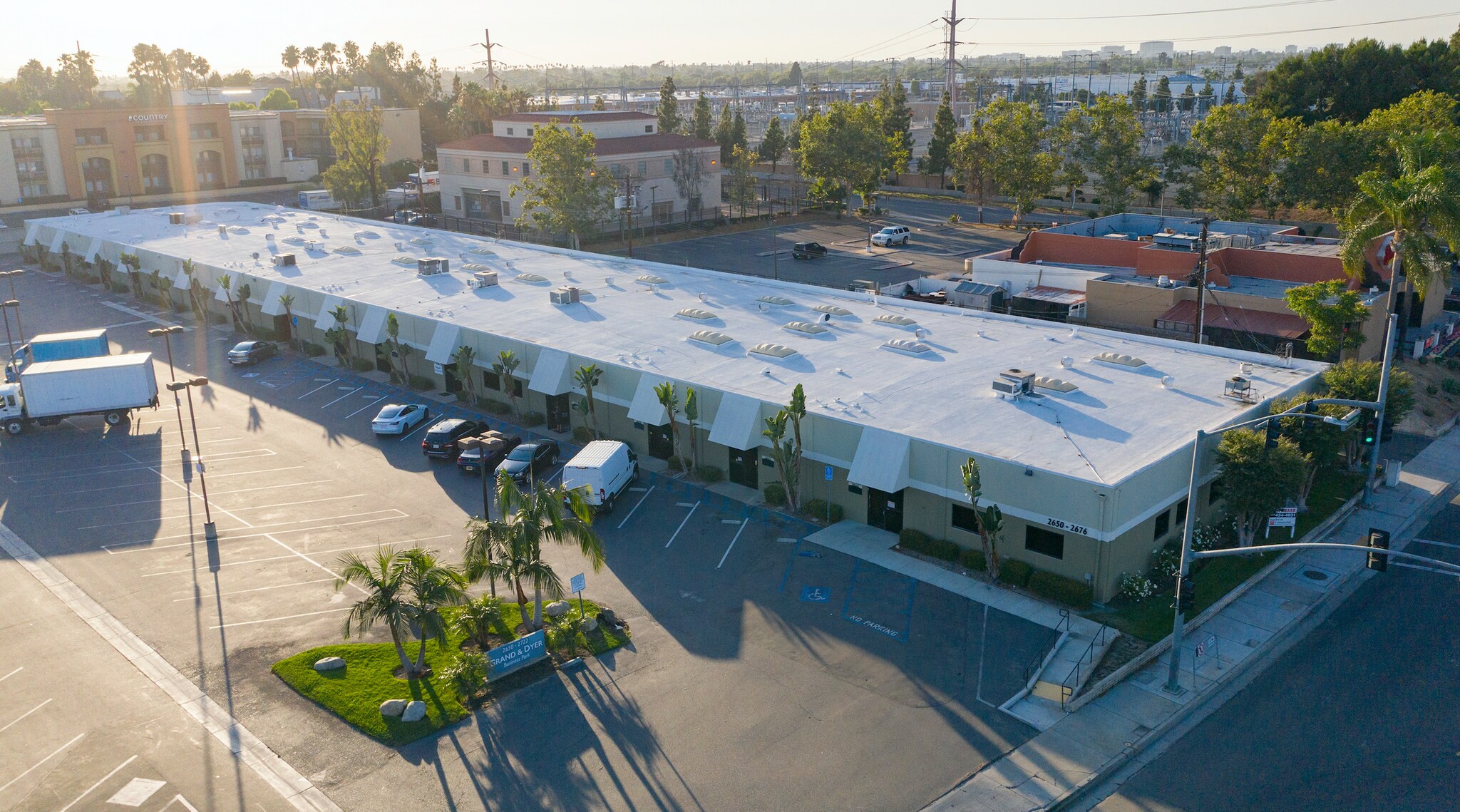 2650-2676 S Grand Ave, Santa Ana, CA à vendre Photo du bâtiment- Image 1 de 1