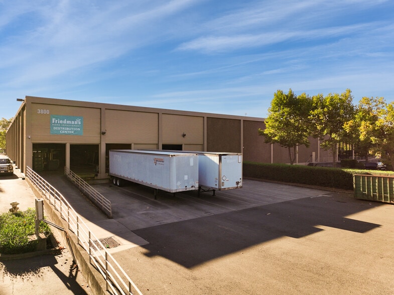 3800 Lakeville Hwy, Petaluma, CA à louer - Photo du bâtiment - Image 3 de 6