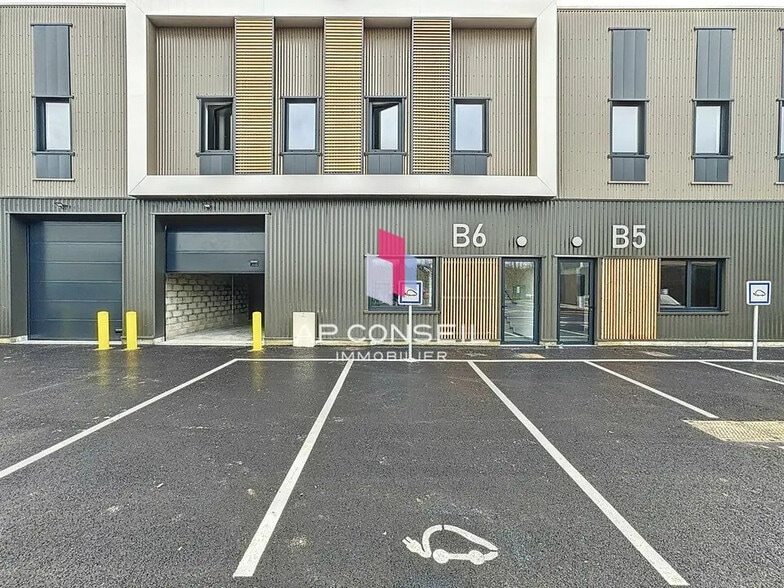 Flex in Les Mureaux for lease - Building Photo - Image 1 of 12