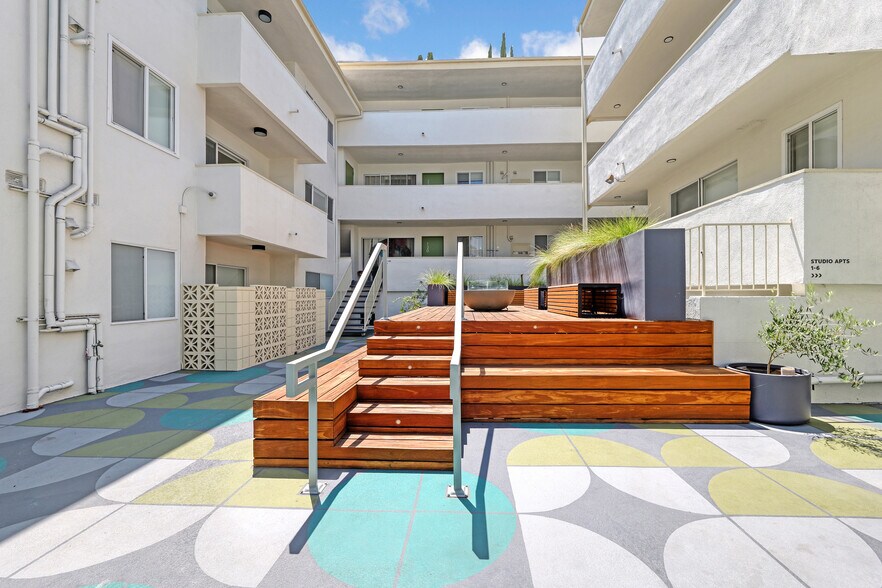 6615 Franklin Ave, Los Angeles, CA à vendre - Photo du bâtiment - Image 3 de 33
