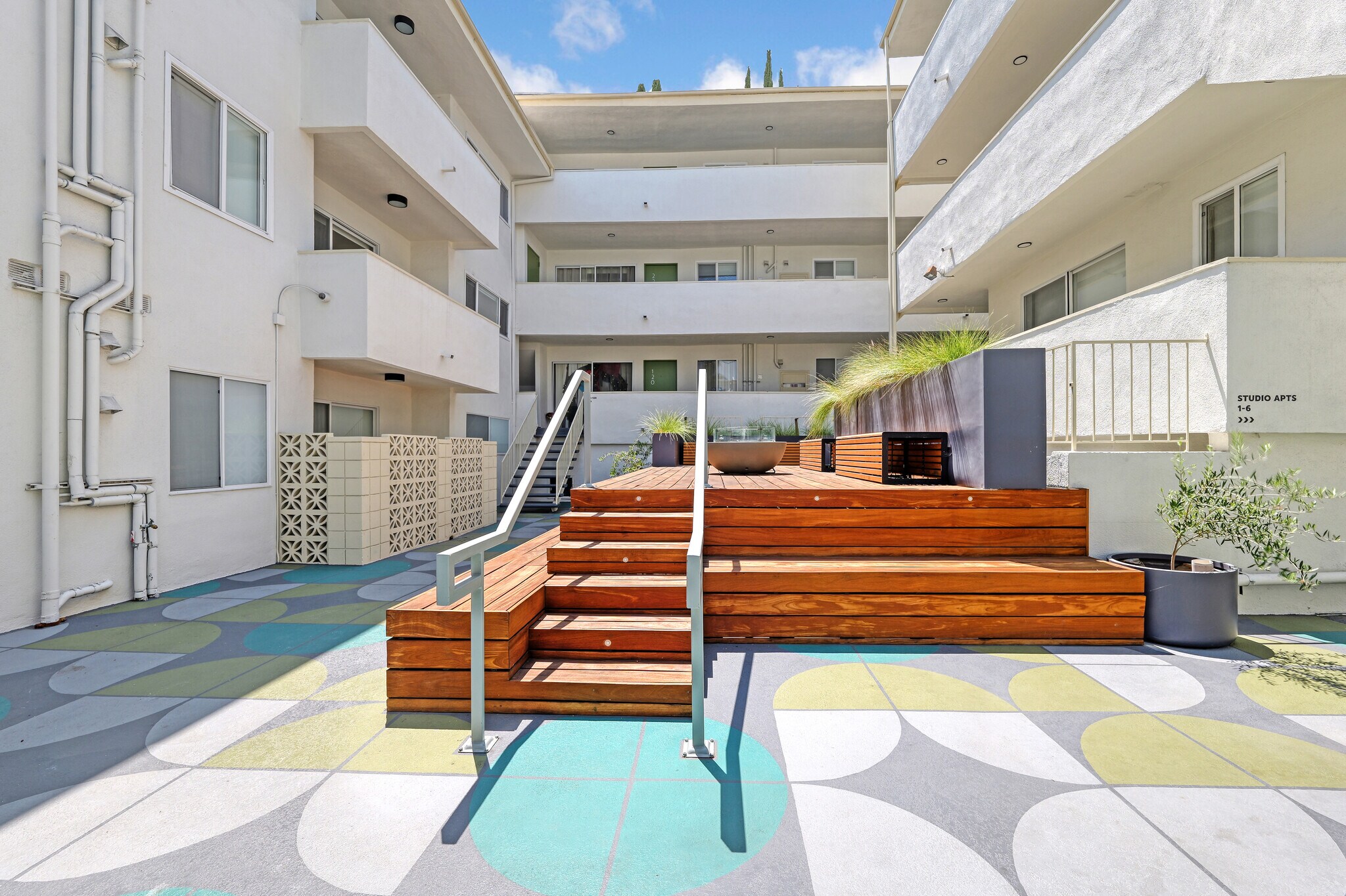 6615 Franklin Ave, Los Angeles, CA à vendre Photo du bâtiment- Image 1 de 33