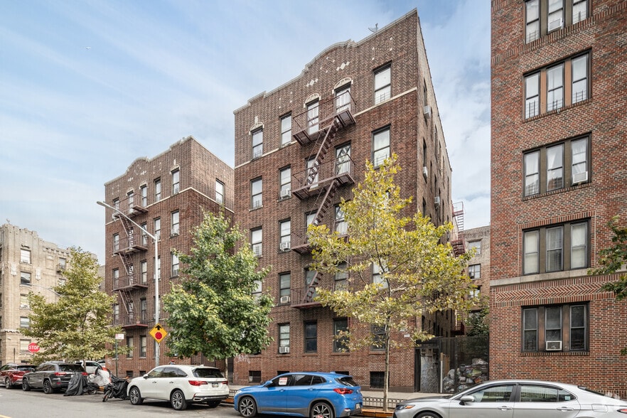 549 Isham St, New York, NY for sale - Building Photo - Image 2 of 6