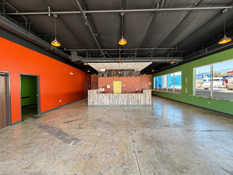 1386 E Foothill Blvd, Upland, CA for lease - Building Photo - Image 2 of 6