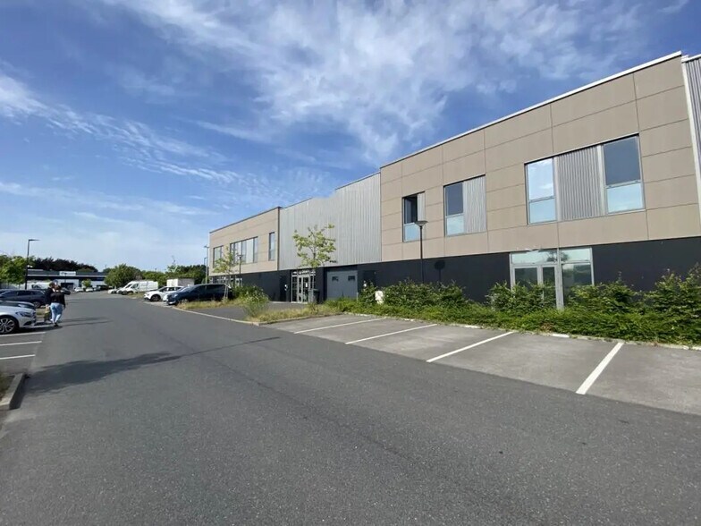 Bureau dans Lesquin à louer - Photo du bâtiment - Image 2 de 21